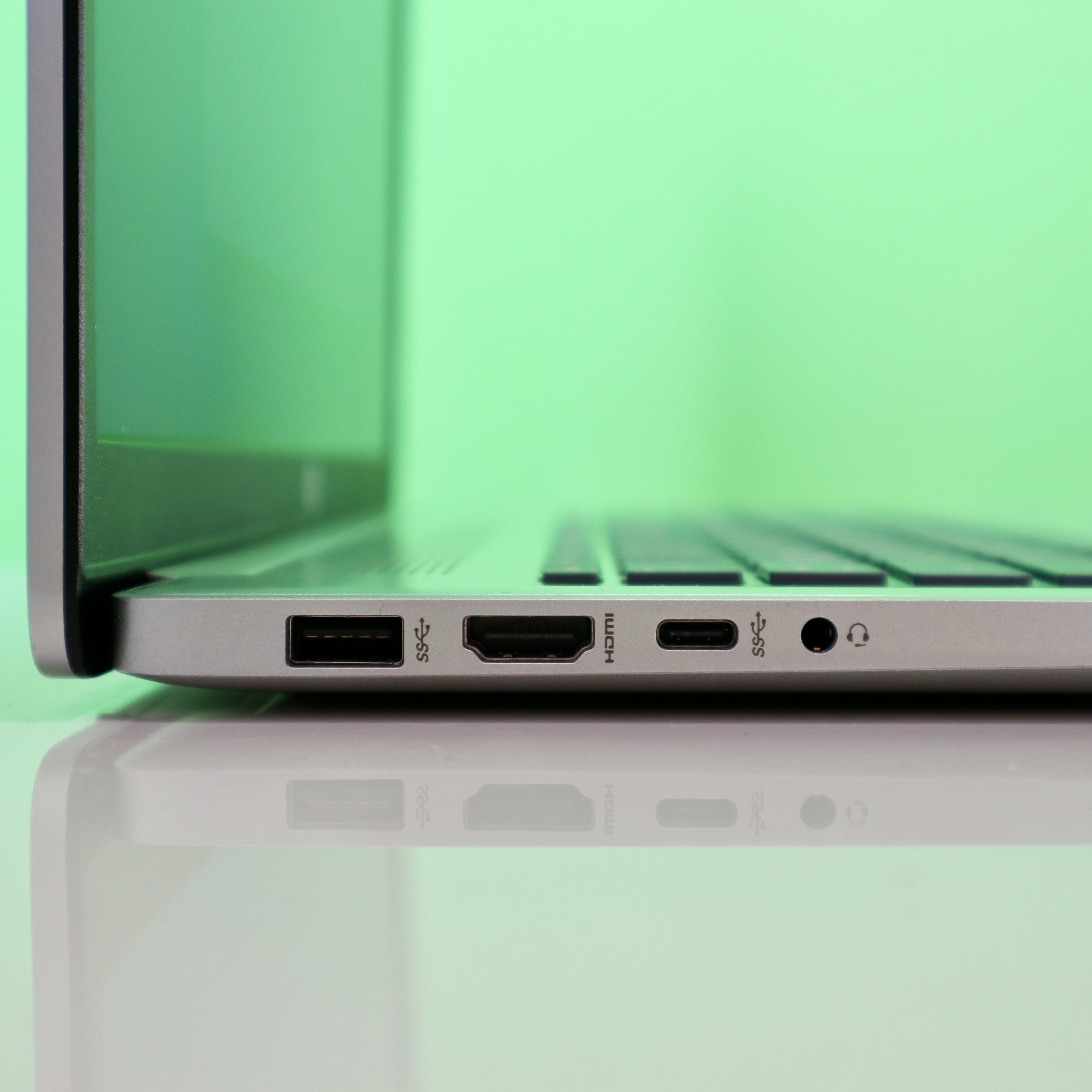 HP HP Laptop 17-cn4057ng · 1 TB Solid-State-Laufwerk · Silber