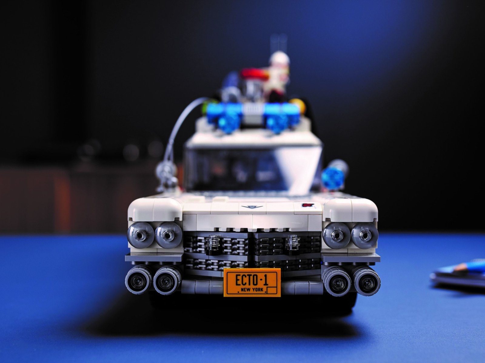LEGO Icons Ghostbusters ECTO-1 · 2352 Teile · Set 10274