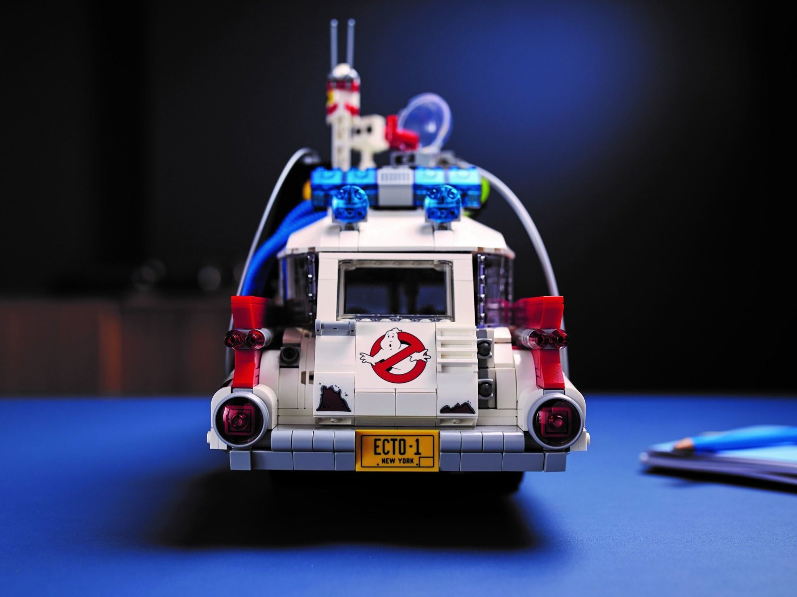 LEGO Icons Ghostbusters ECTO-1 · 2352 Teile · Set 10274